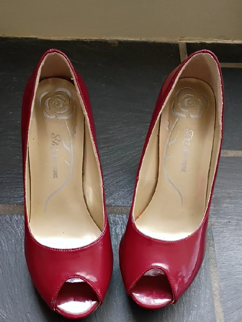 SM New York Red Peep-Toe Patent Pumps | Size 7 - Picture 1 of 7